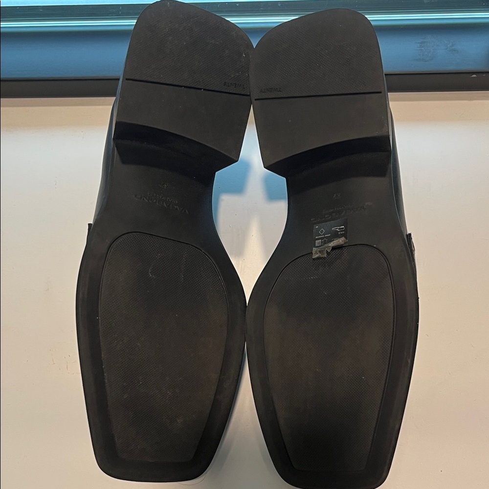 Black Vegabond Leather Loafers - Picture 3 of 3
